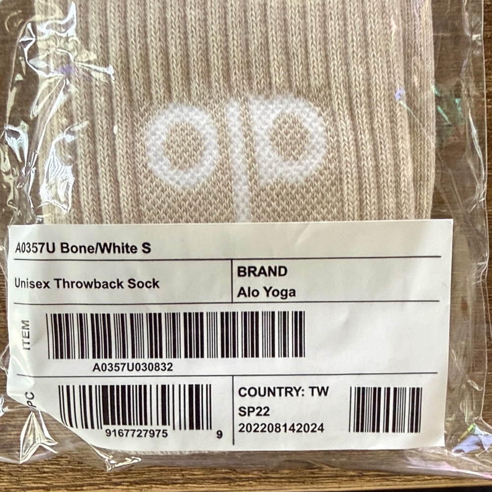 NWT Alo Yoga Unisex Throwback Socks – Bone/White - Small - Picture 3 of 3